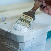家具塗装では使用目的ごとに最適な塗料を選ぶべき